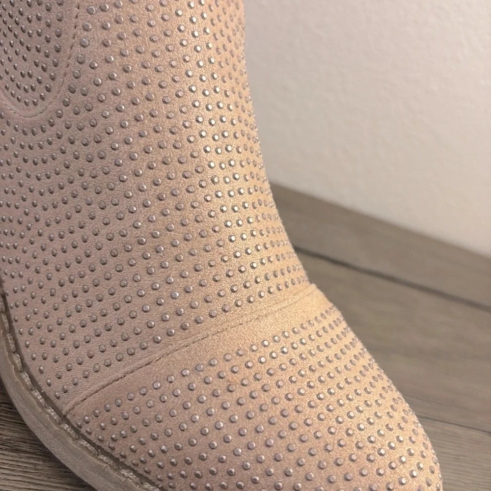 NIB [Report] Denzel Studded Ankle Western Low Heel Booties in Pink Women’s 6.5 - Picture 9 of 16